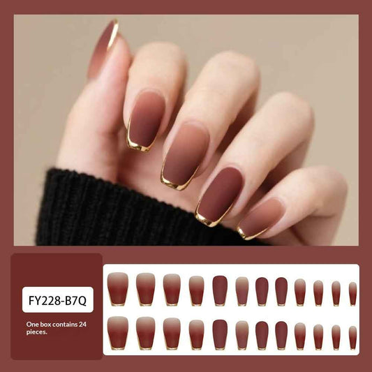 Ongles Pressés Bruns Ombres avec Finitions Dorées – Manucure Élégante et Instantanée