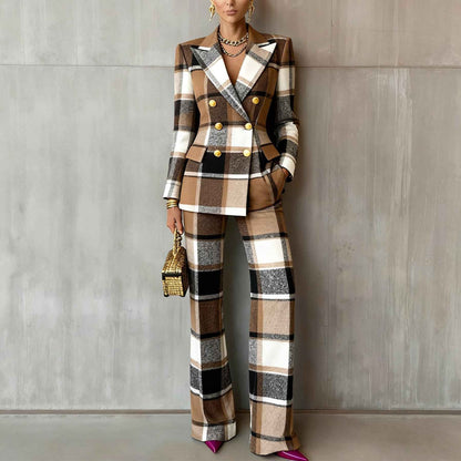 Transformez Votre Style avec le Costume à Carreaux pour Femme